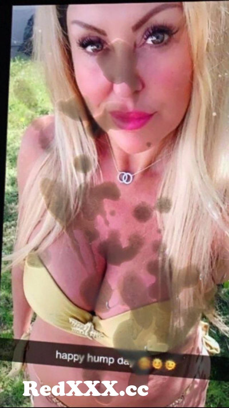 galleries mom flashing tits in car selfies