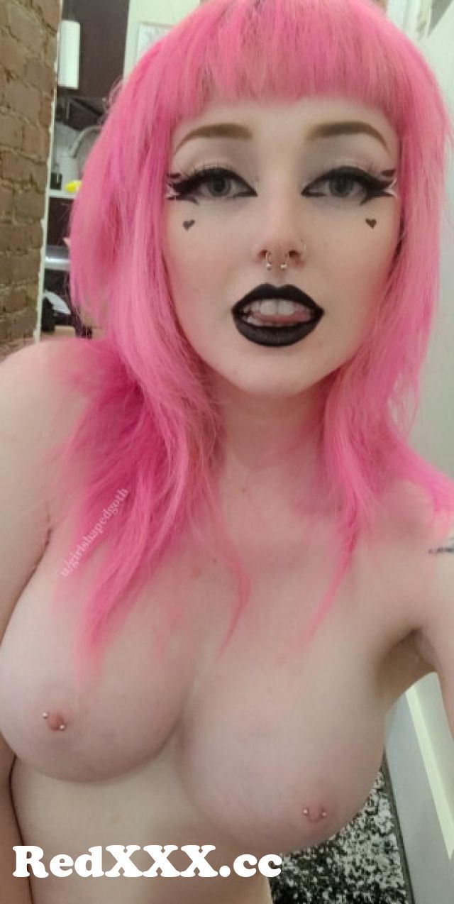 lesbian tit sucking webcam
